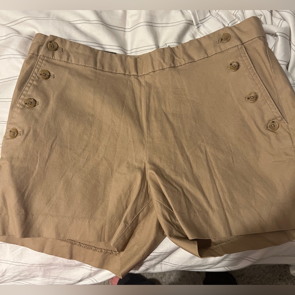 Cute button detail shorts